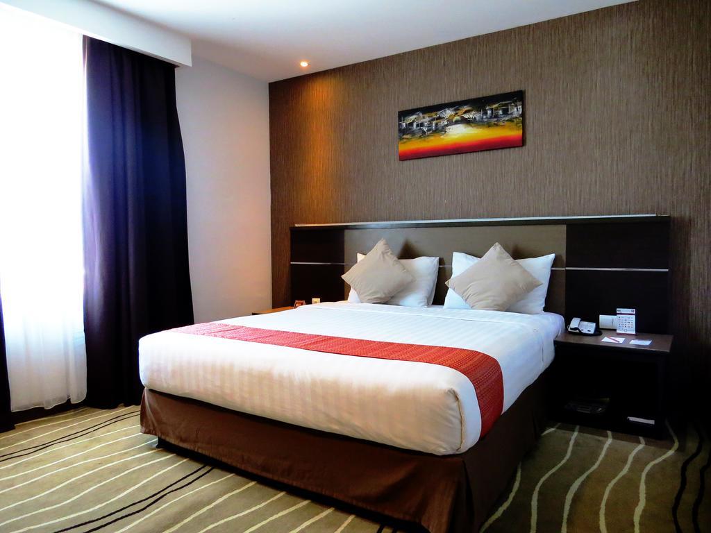 Grand Maleo Hotel 3*