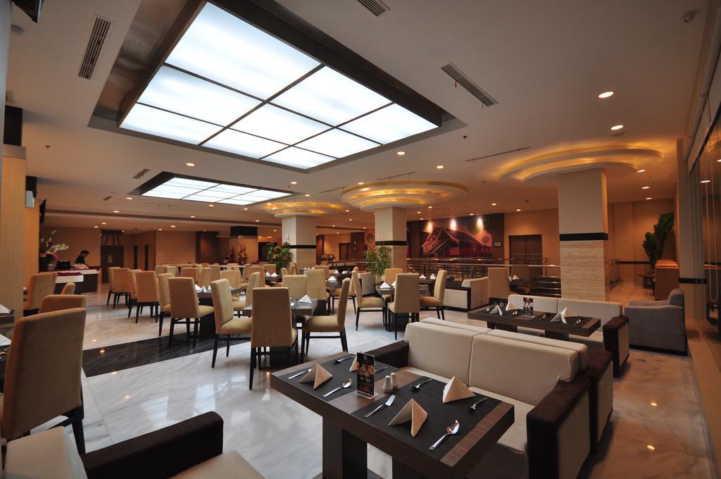 Grand Maleo Hotel 3*