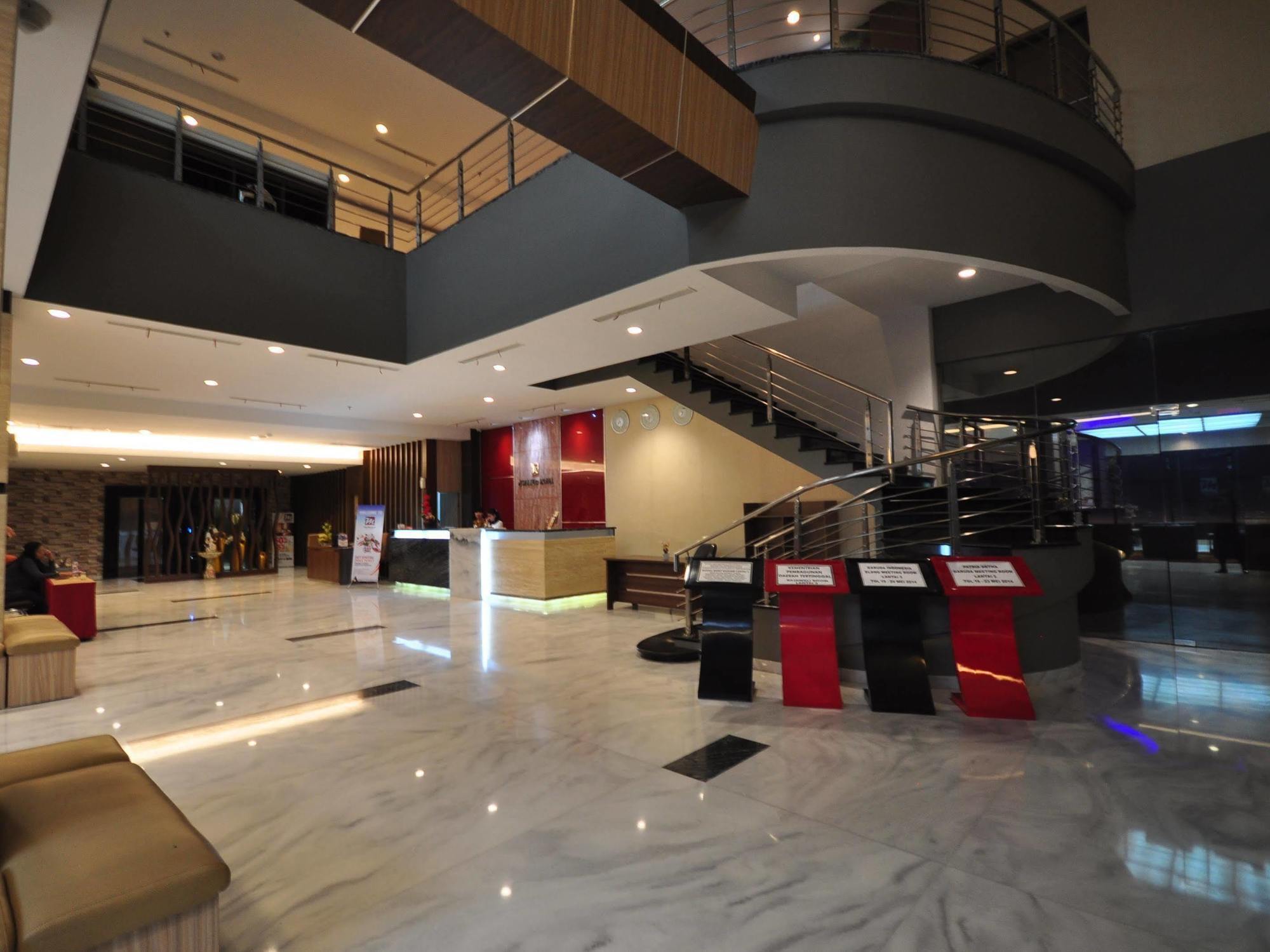 Grand Maleo Hotel